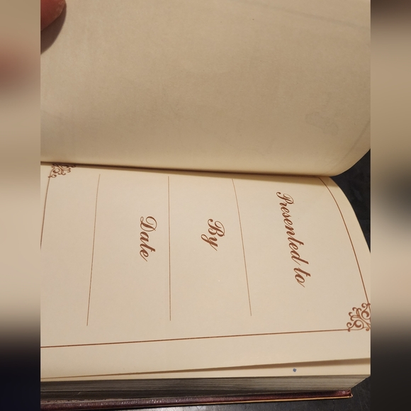 Unique Olive Wood Praying Hands Holding The Bible and Bible - Picture 8 of 12